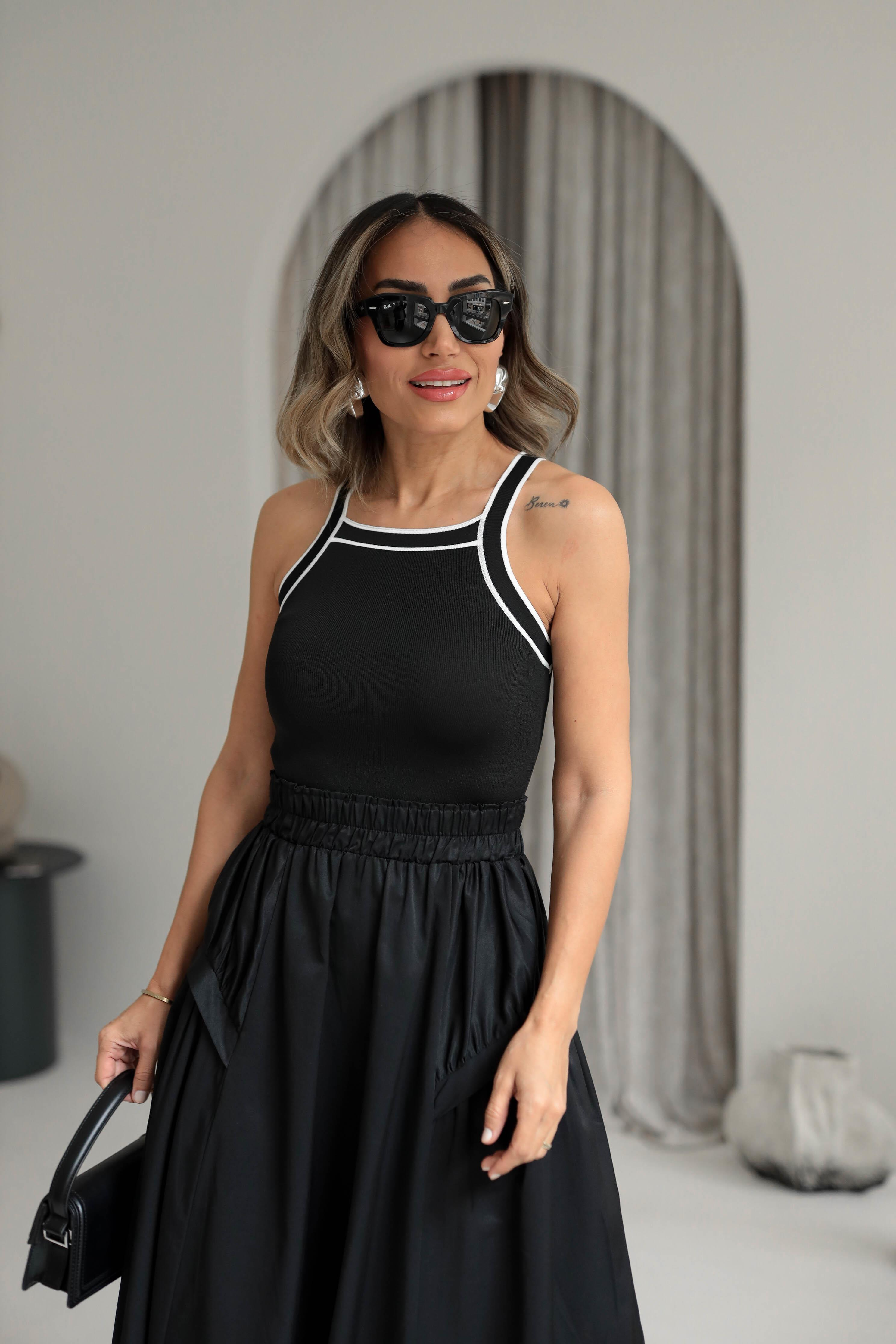 I}