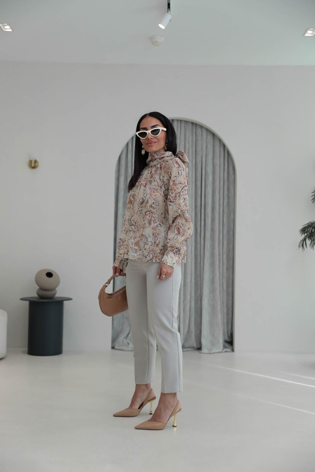 I}