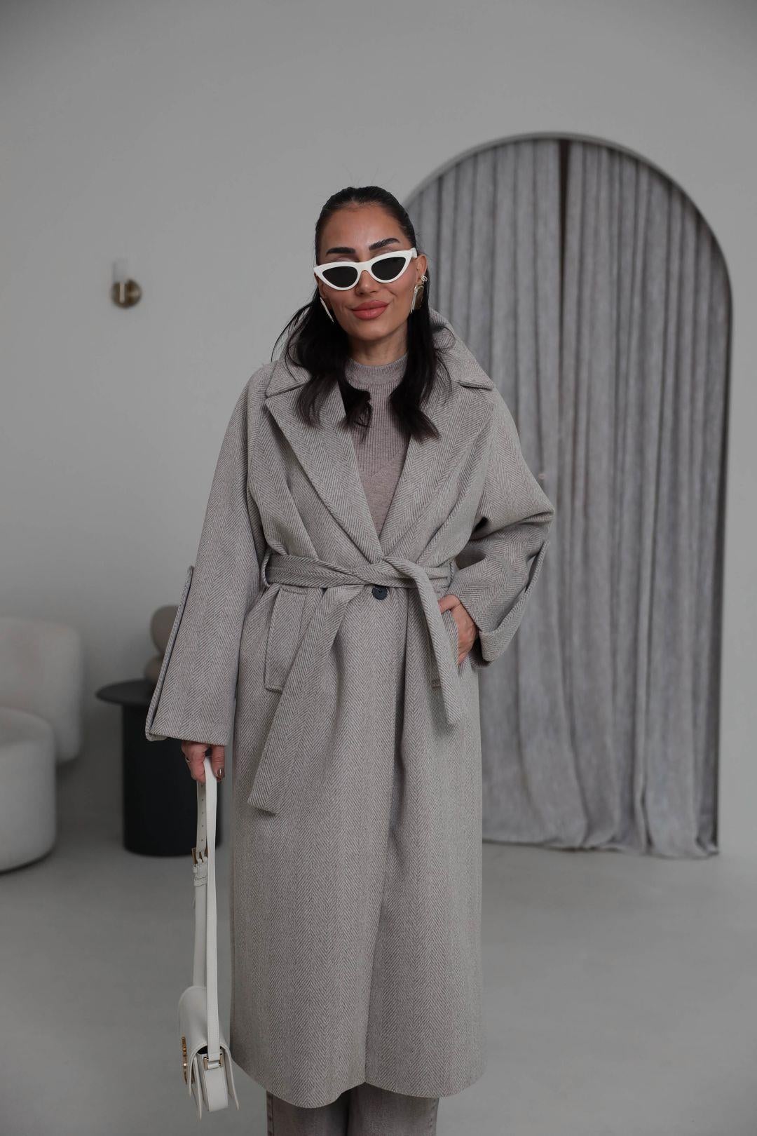 I}