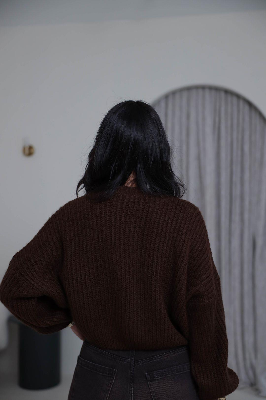 I}