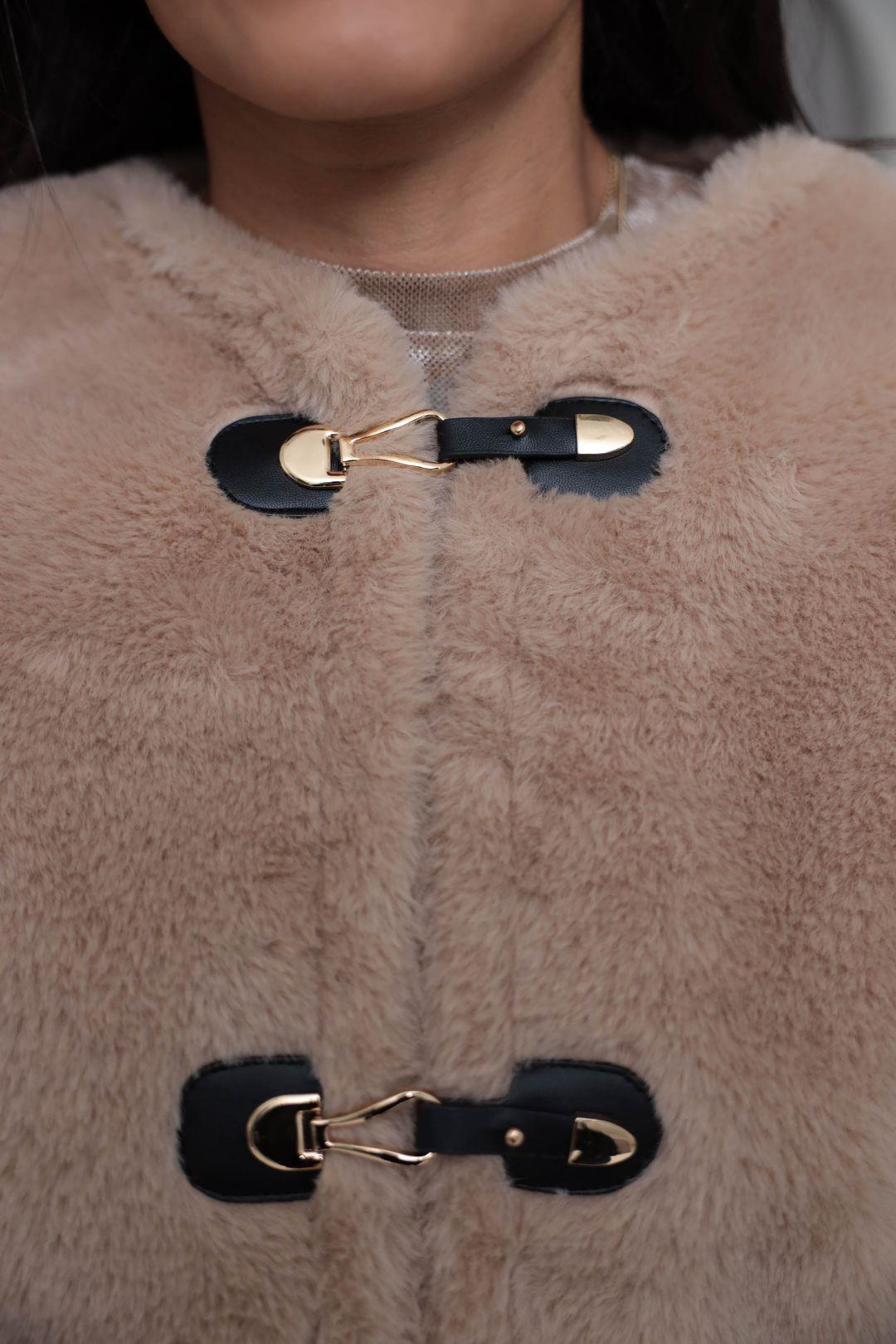 I}