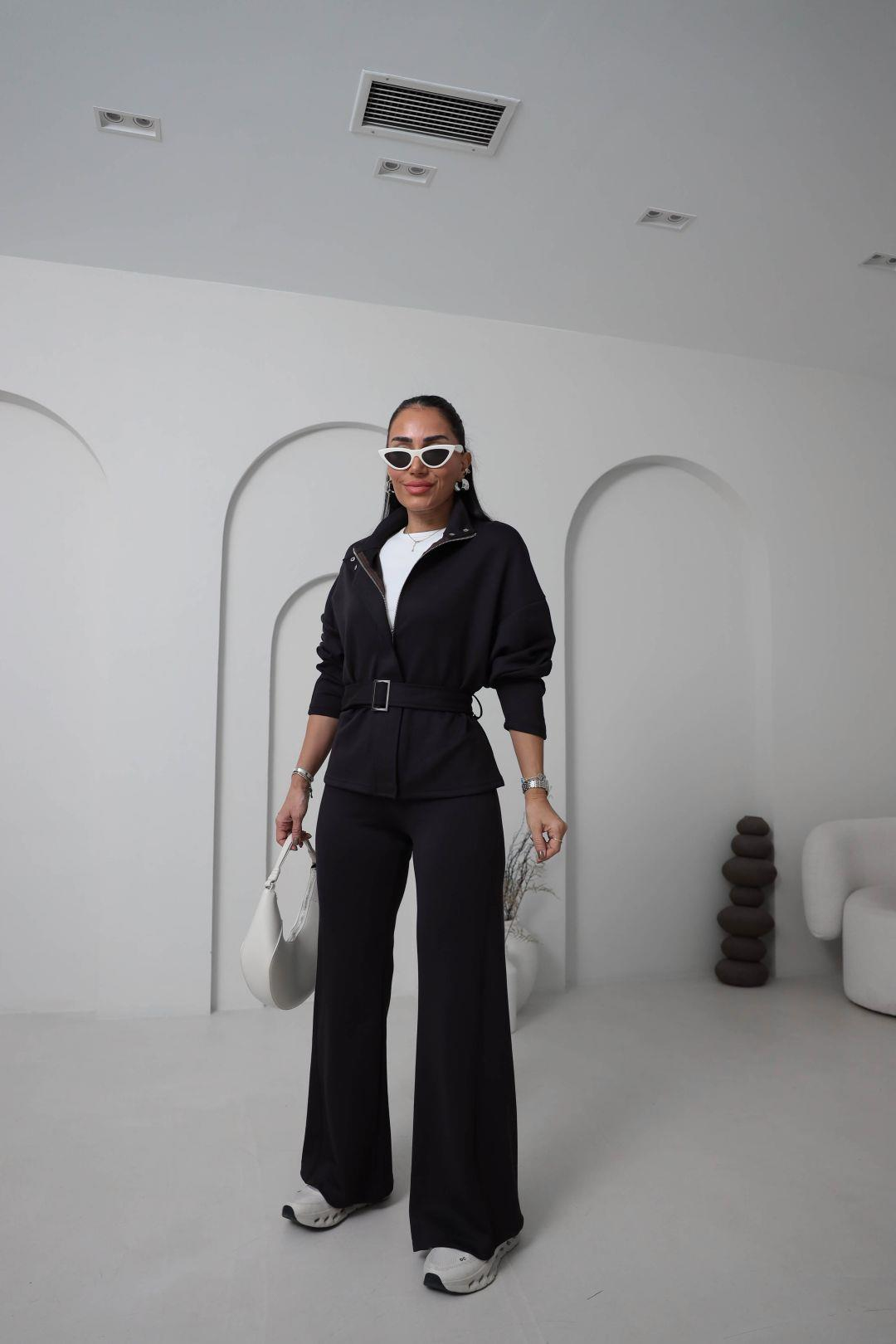 I}