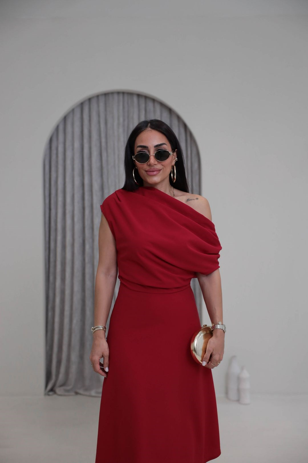 I}