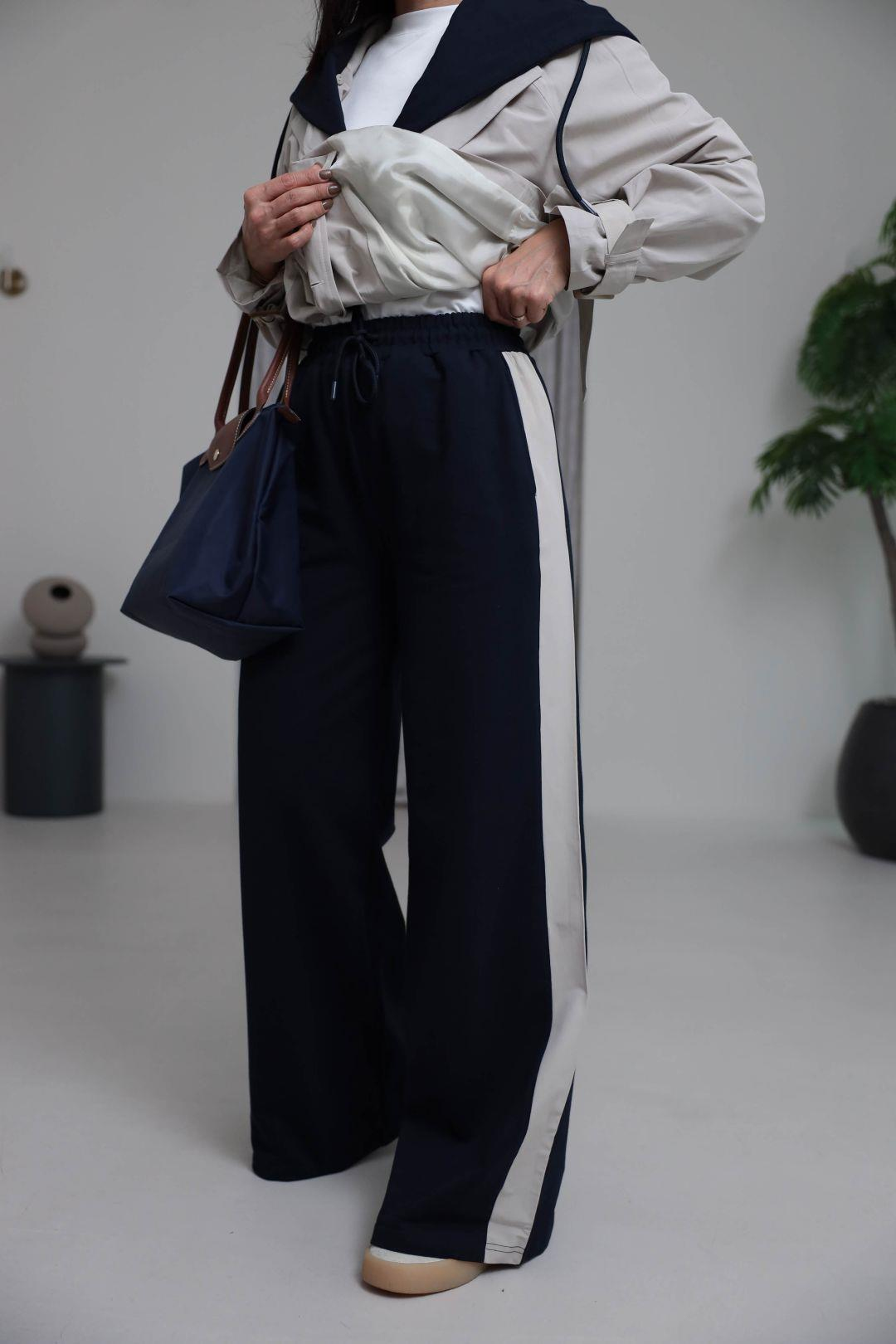 I}