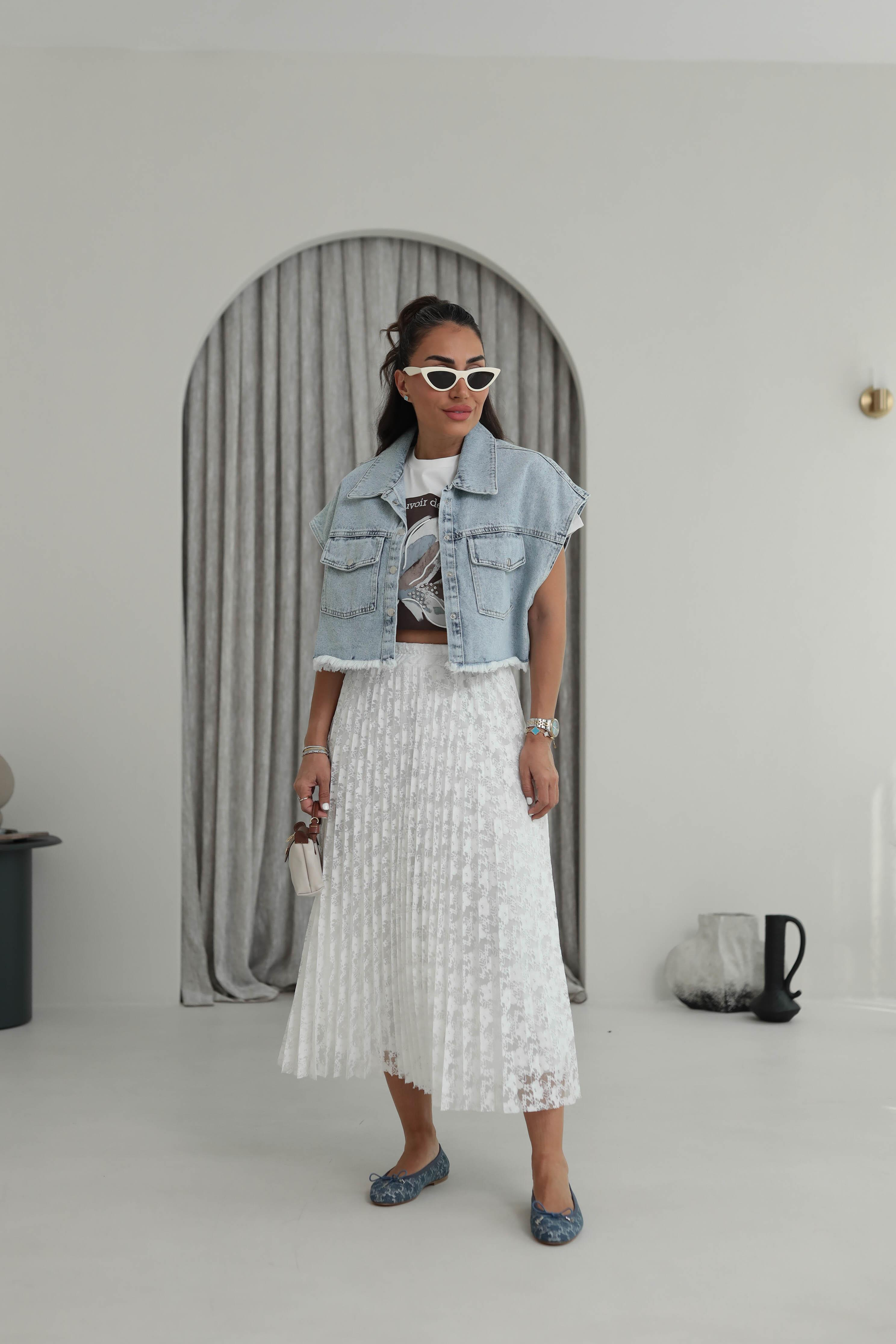 I}