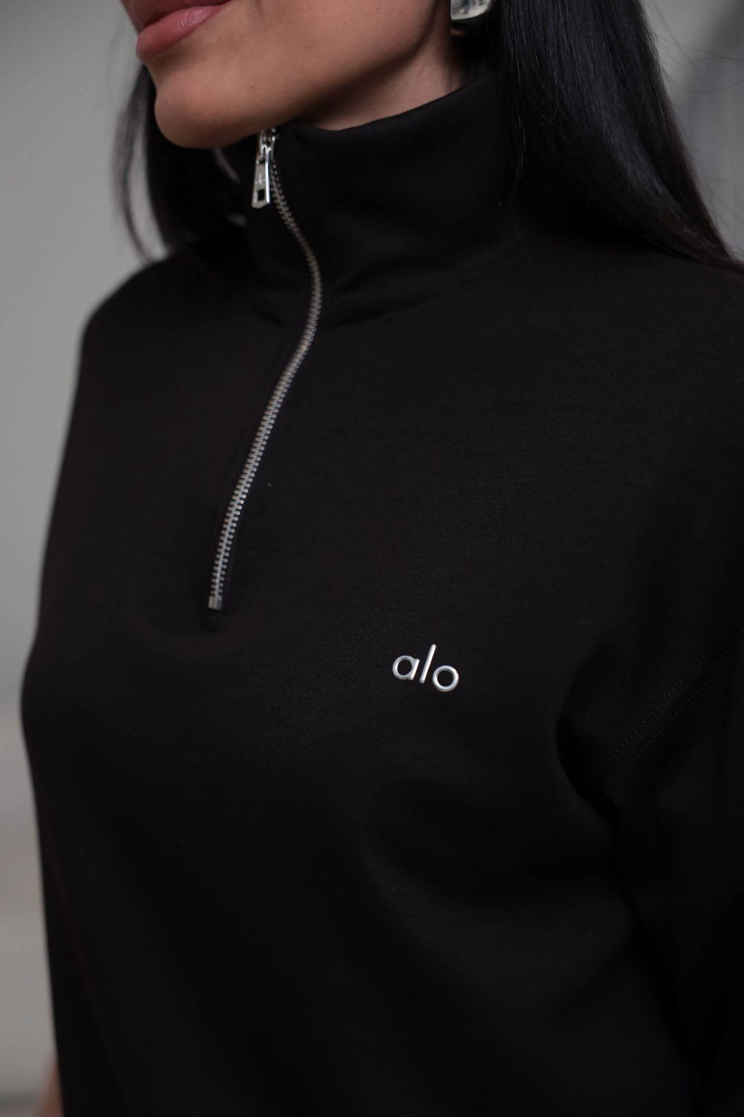 I}
