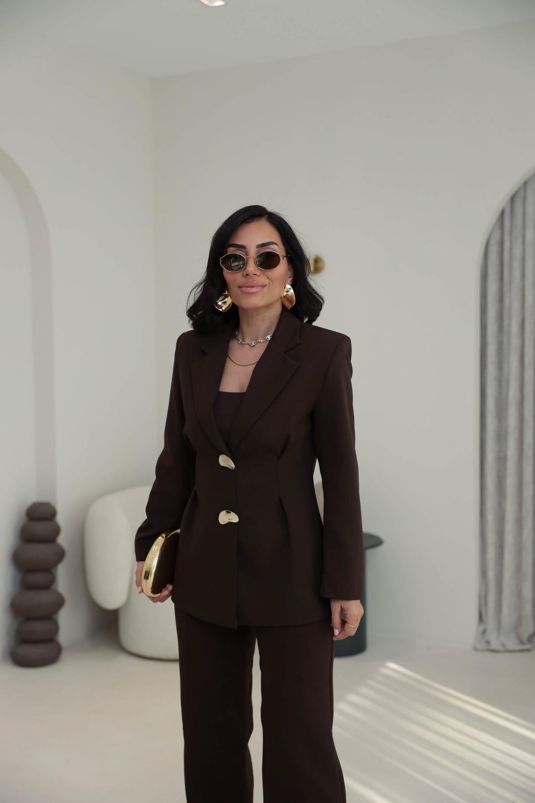 I}