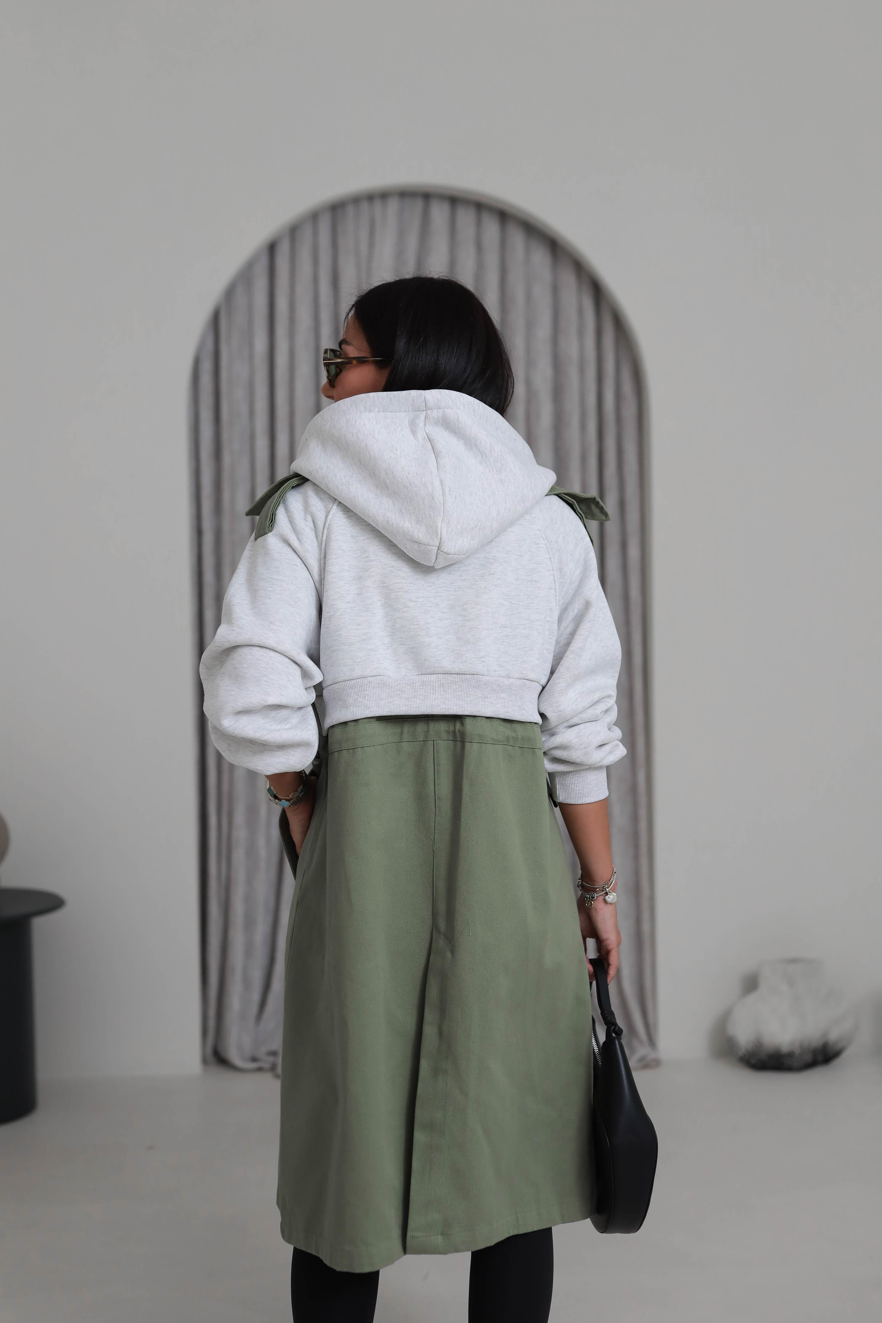 I}
