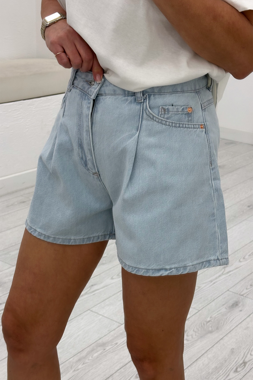 Açık Mavi Pileli Denim Şort 3815