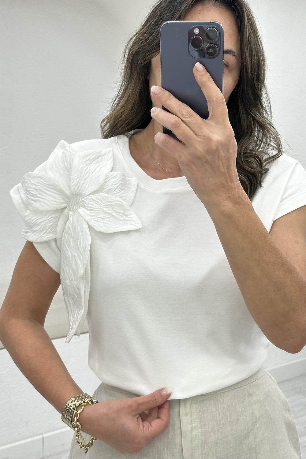 Beyaz Çiçek Detay Tshirt 261052
