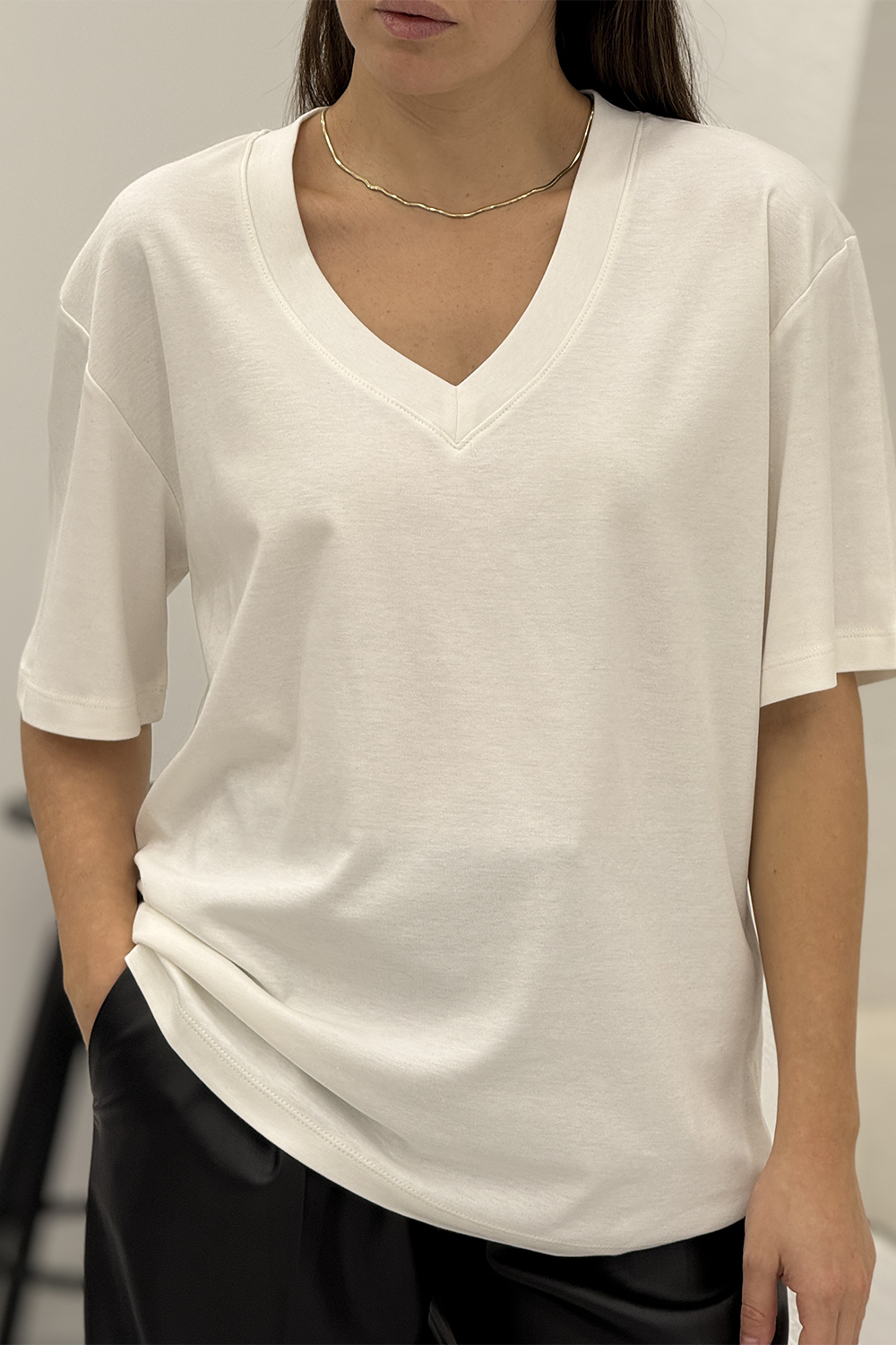 Beyaz V Yaka Kısa Kollu Tshirt 3296