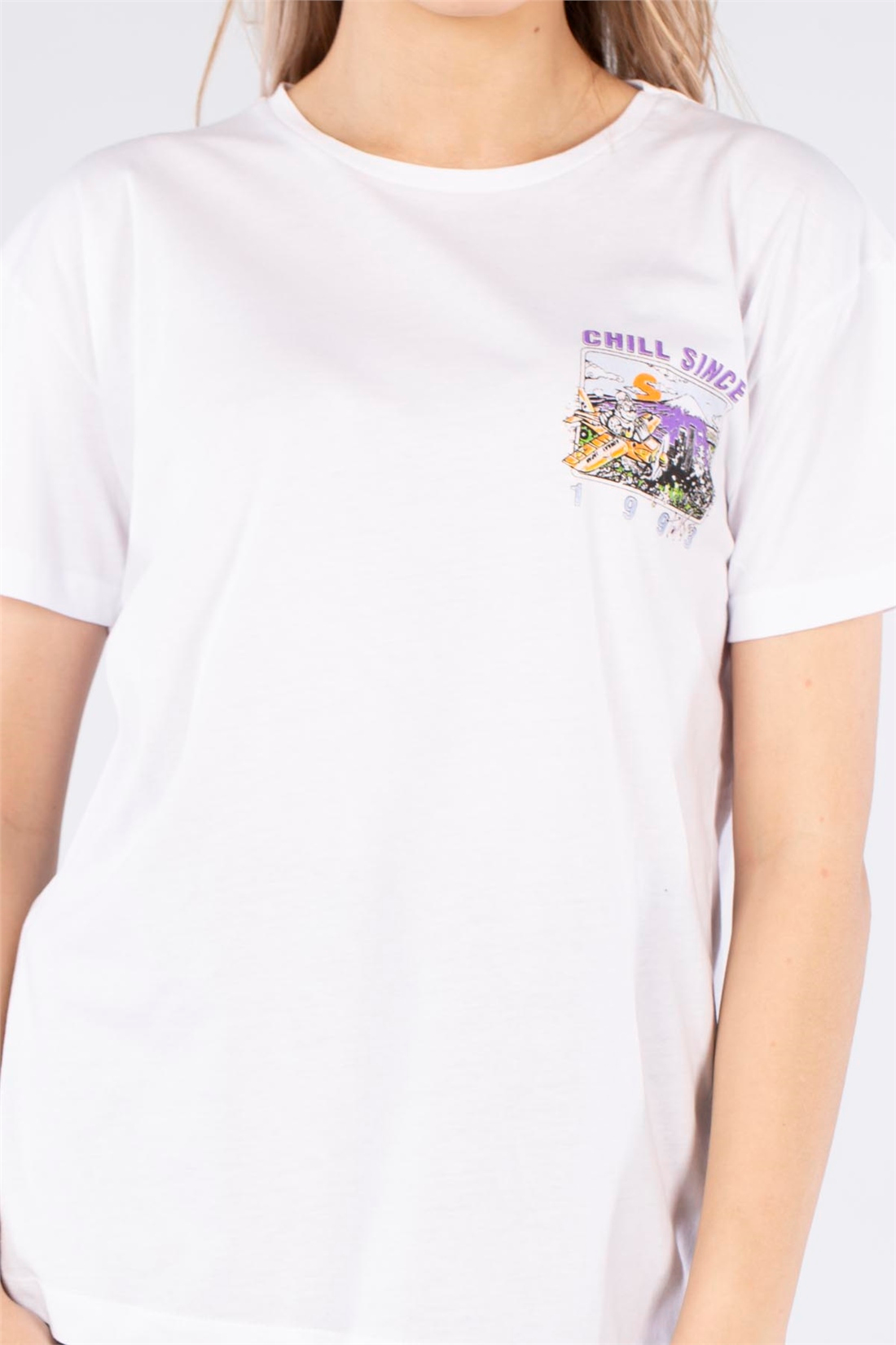 Arkası Chill Since Baskılı T-Shirt-Beyaz