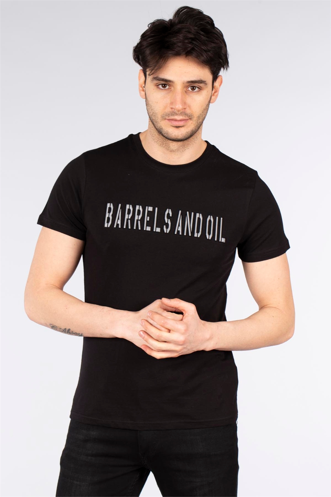 Barrels And Oil Baskılı T-Shirt-Siyah