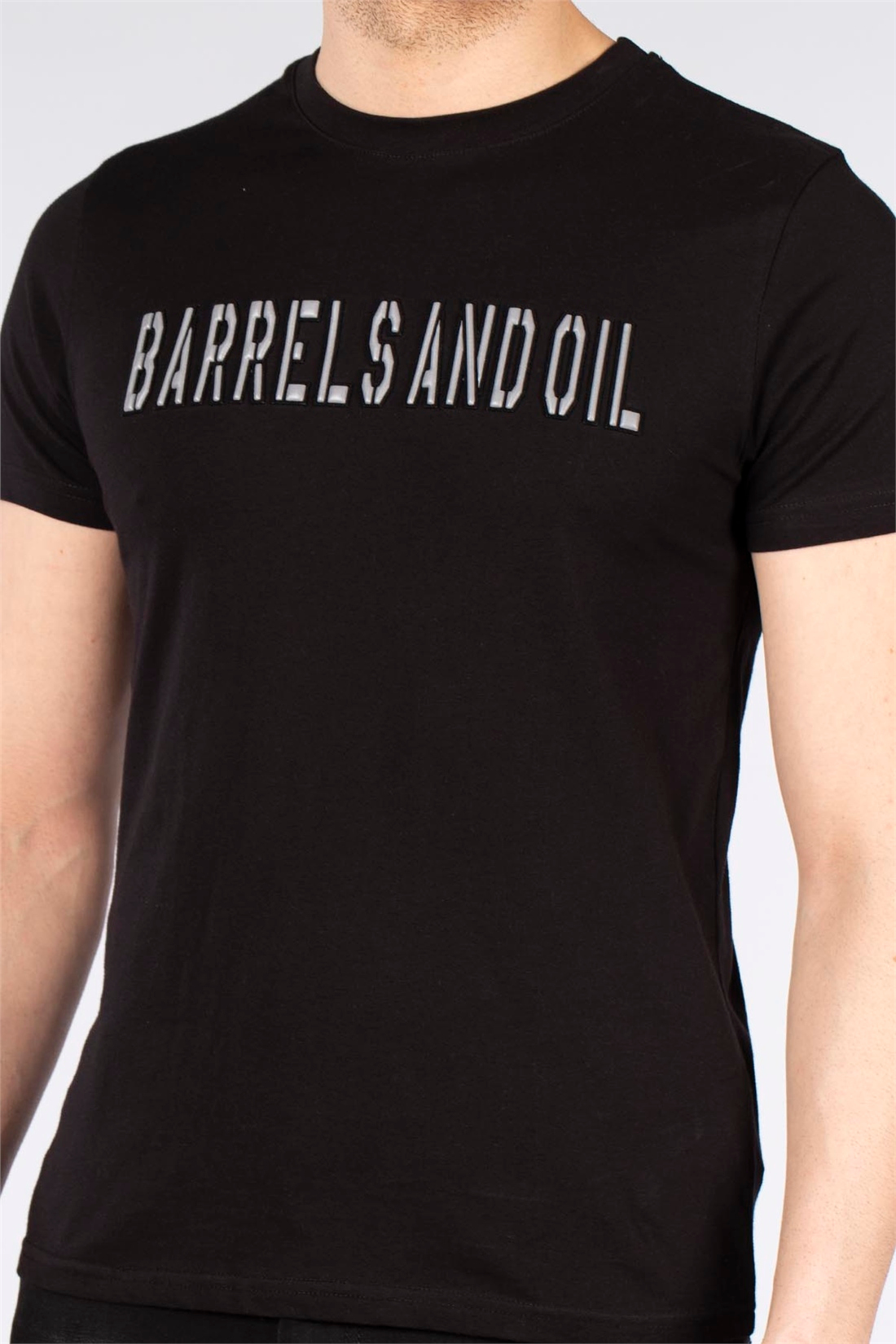 Barrels And Oil Baskılı T-Shirt-Siyah
