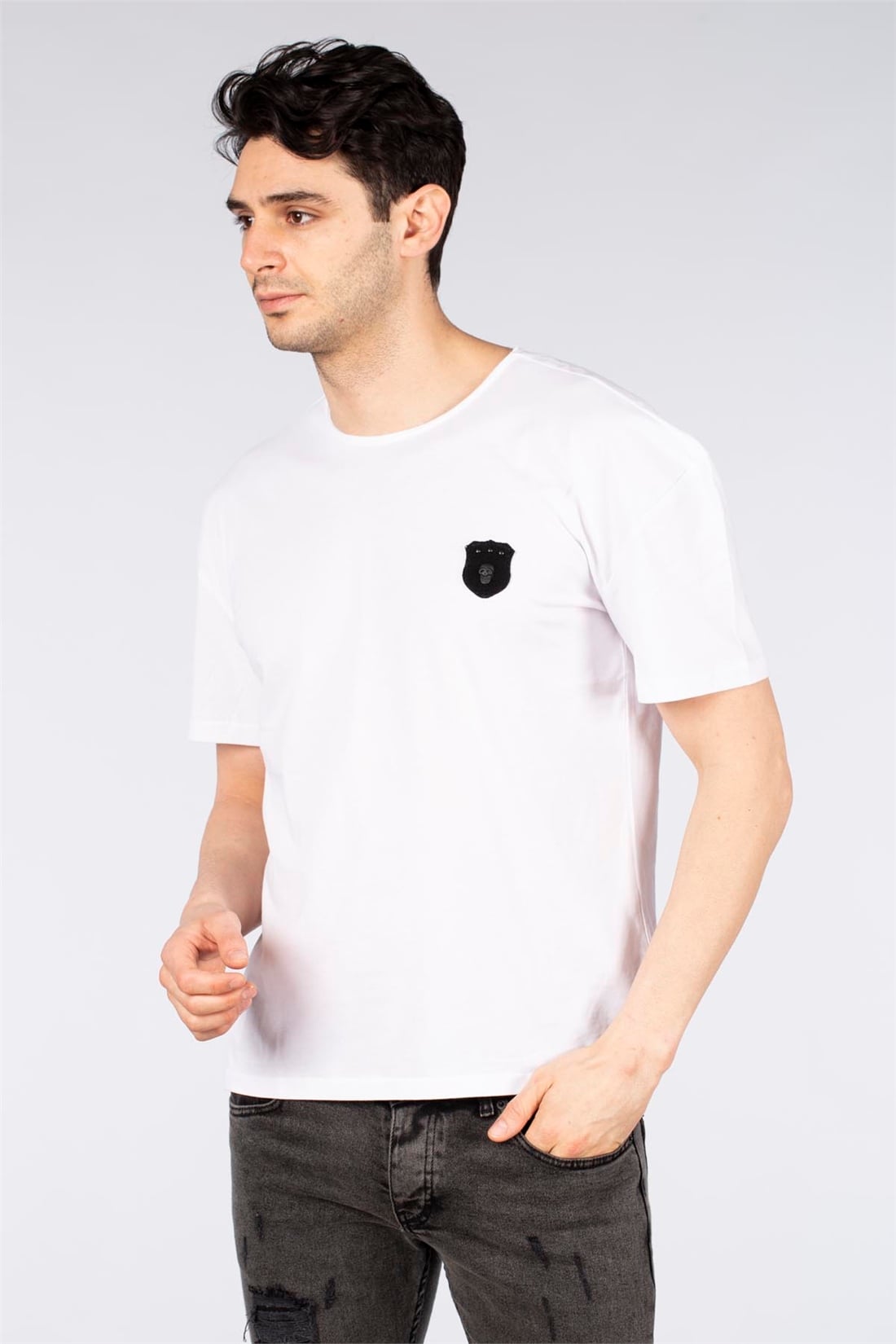 Basic Salaş Kuru Kafa Detaylı T-Shirt-Beyaz