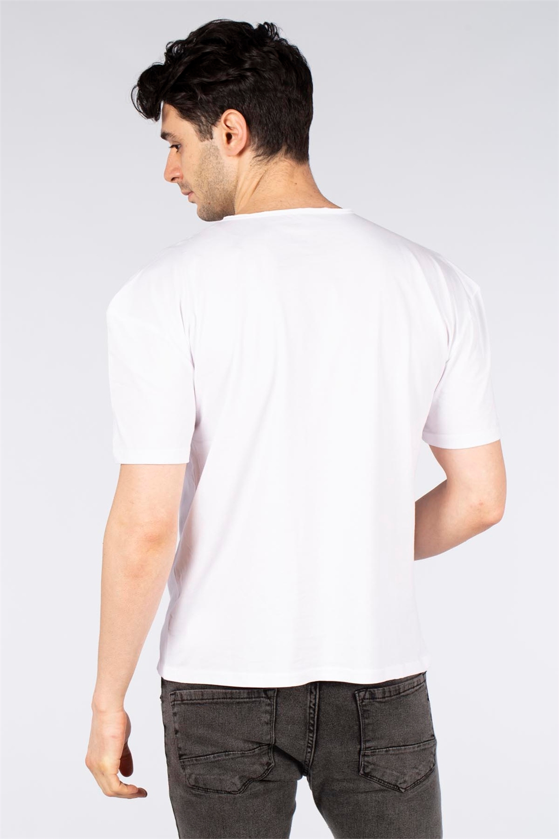 Basic Salaş Kuru Kafa Detaylı T-Shirt-Beyaz