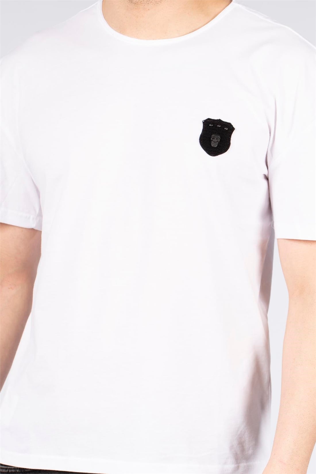 Basic Salaş Kuru Kafa Detaylı T-Shirt-Beyaz