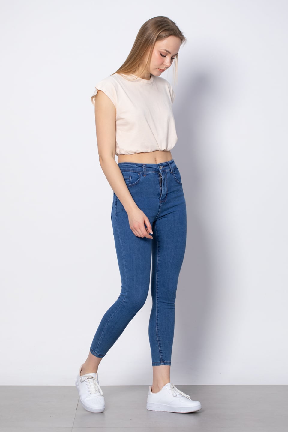 Beli lastikli crop-5587 Taş