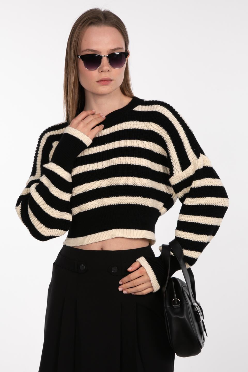 Çizgili bisiklet yaka kazak-7050 Siyah/Ten