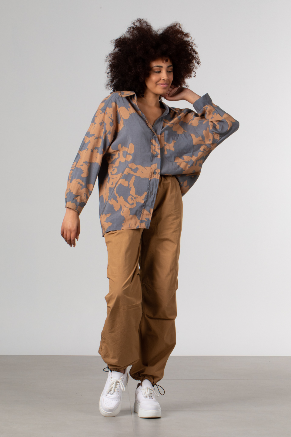 Desenli oversize gömlek-5051 Gri/Vizon