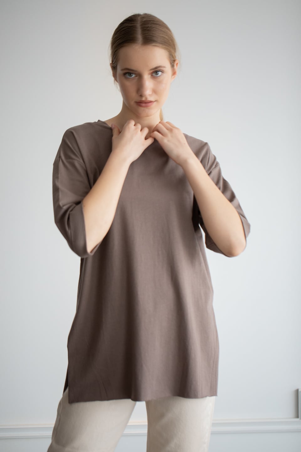 Double kol yandan yırtmaçlı bisiklet yaka t-shirt-22F-135 Vizon