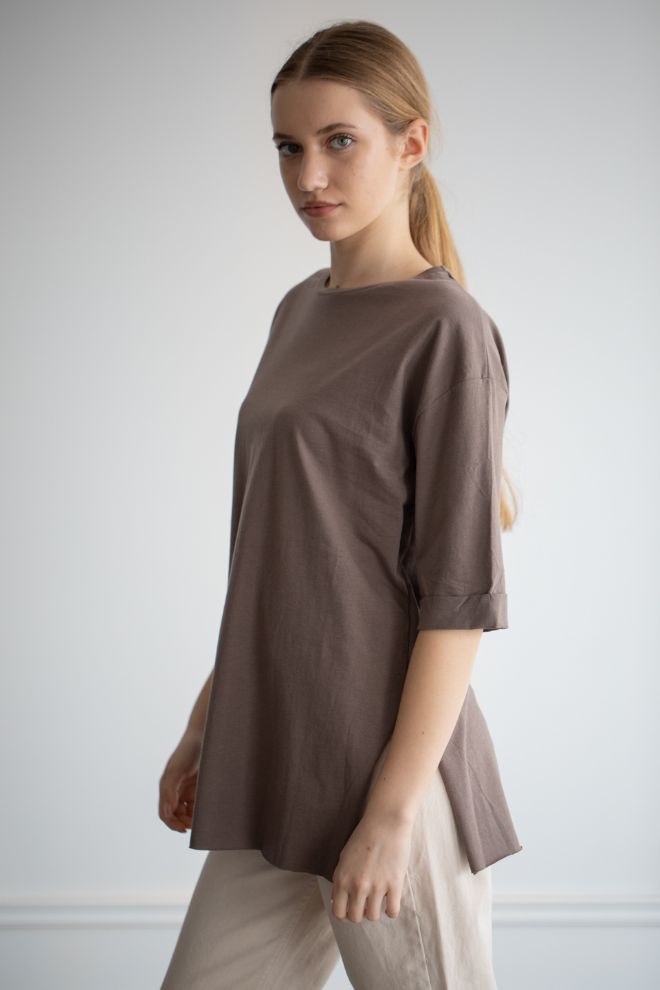 Double kol yandan yırtmaçlı bisiklet yaka t-shirt-22F-135 Vizon