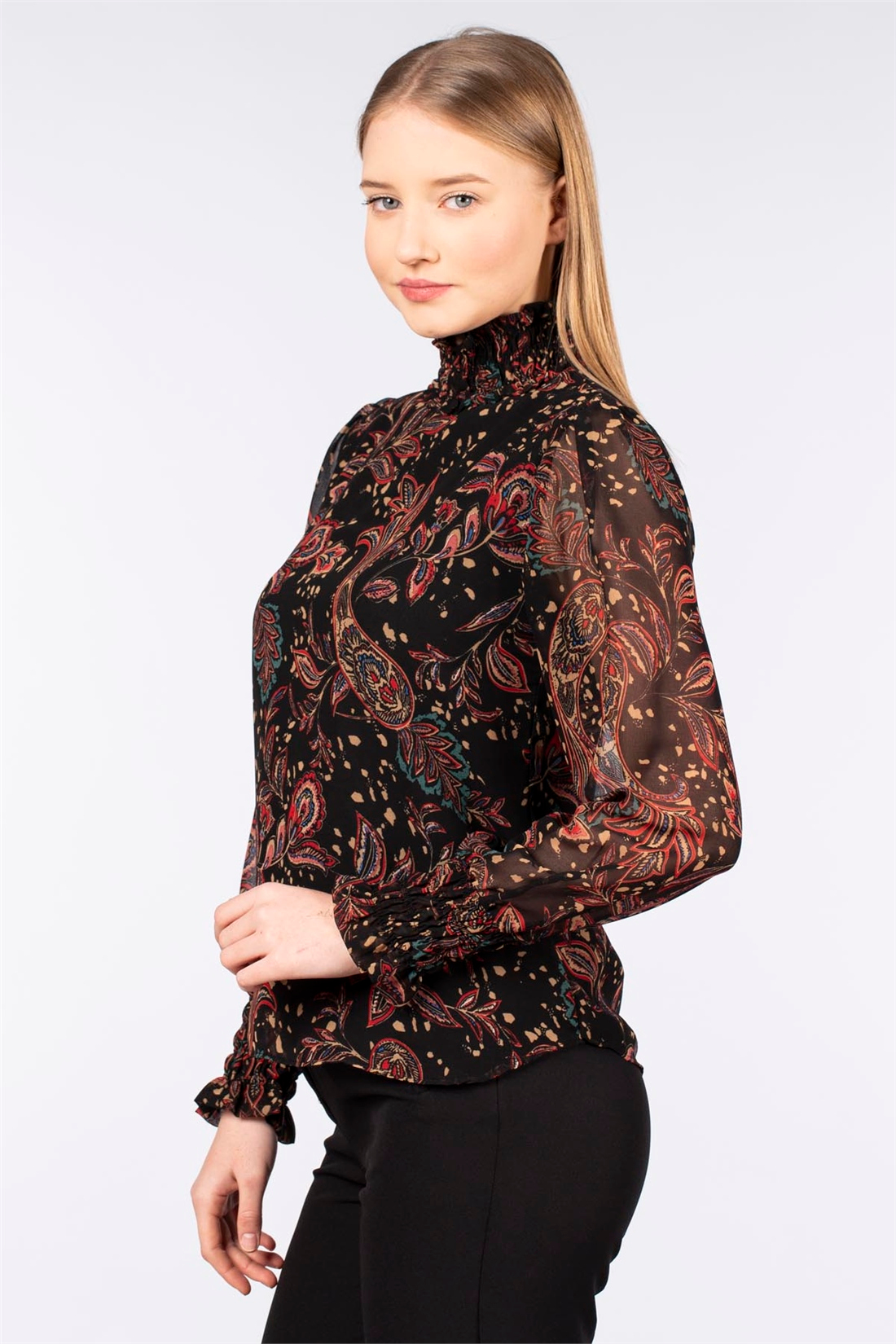 Gipe Detaylı Şifon Bluz-Siyah