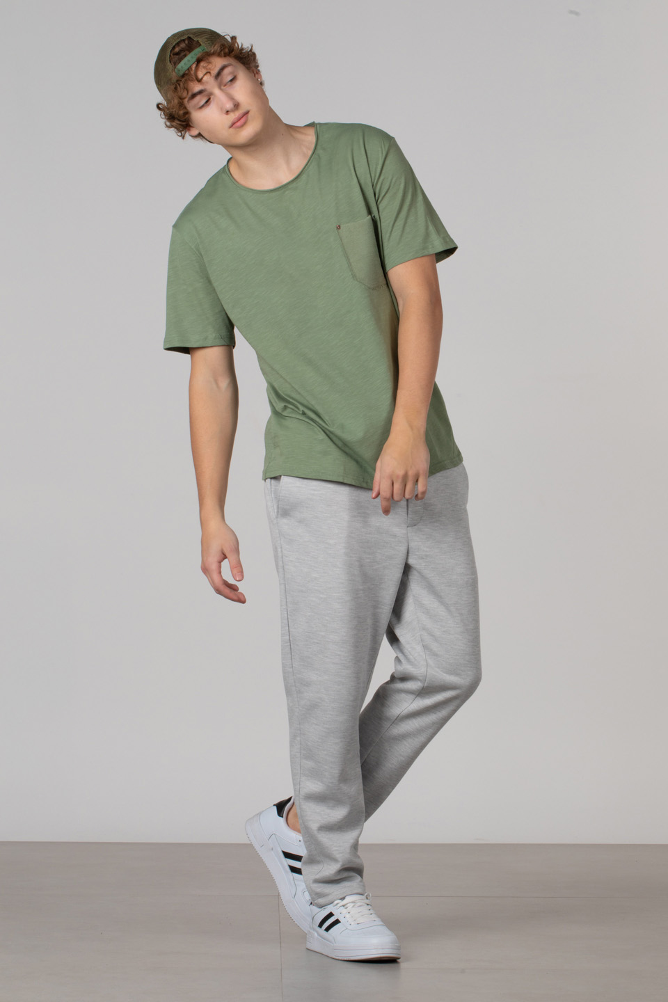 Göğüs cepli relax fit t-shirt-2000 Elma Yeşil