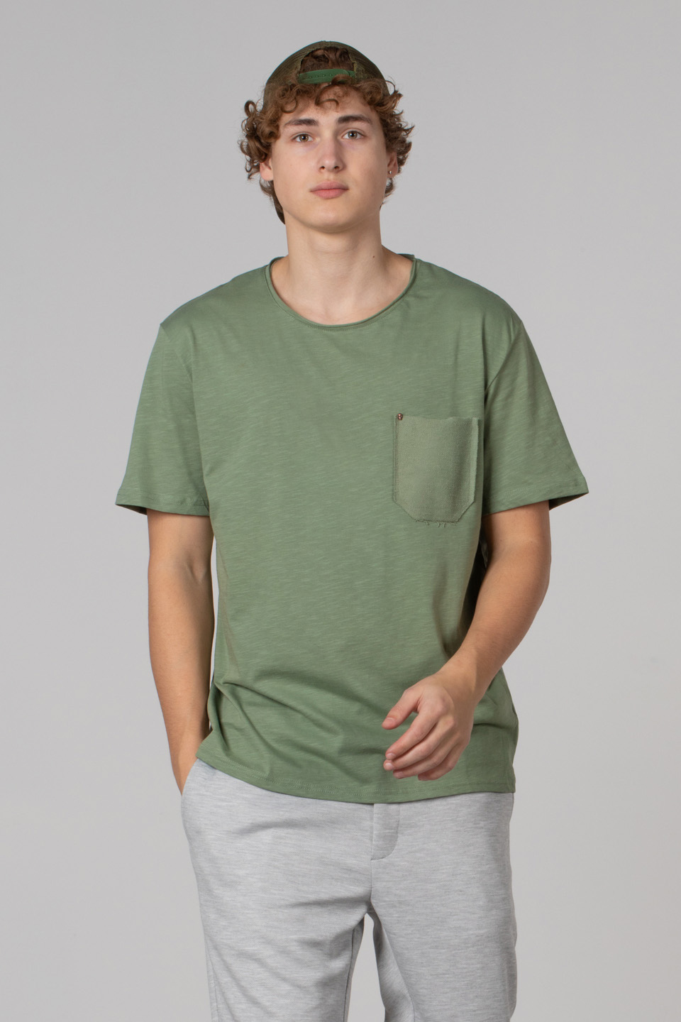 Göğüs cepli relax fit t-shirt-2000 Elma Yeşil