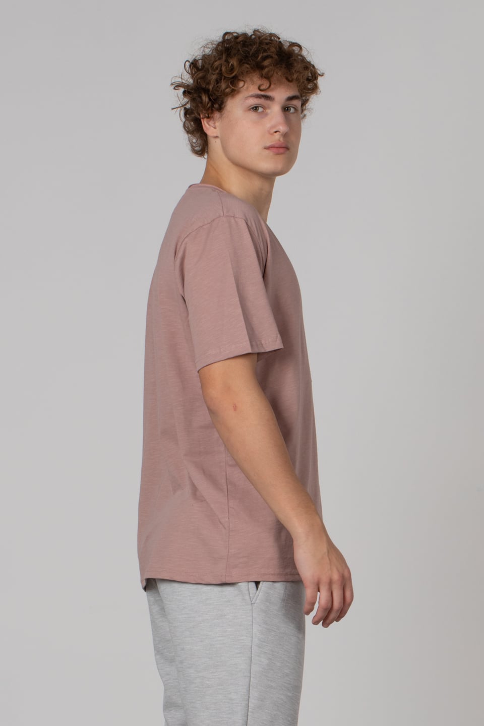 Göğüs cepli relax fit t-shirt-2000 Pudra