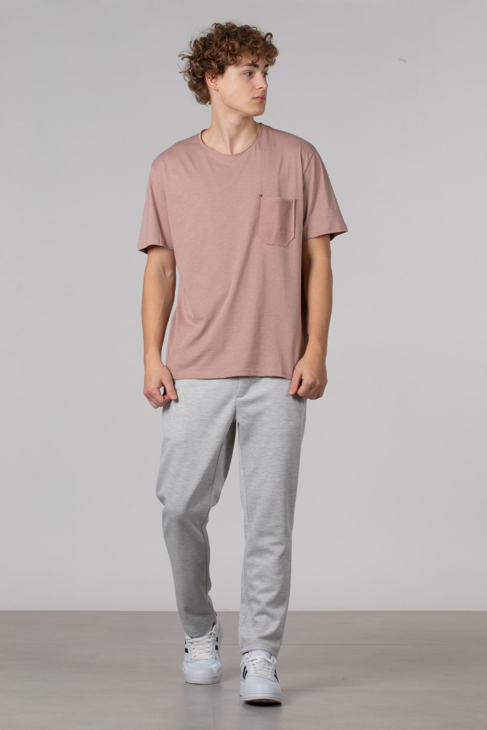 Göğüs cepli relax fit t-shirt-2000 Pudra