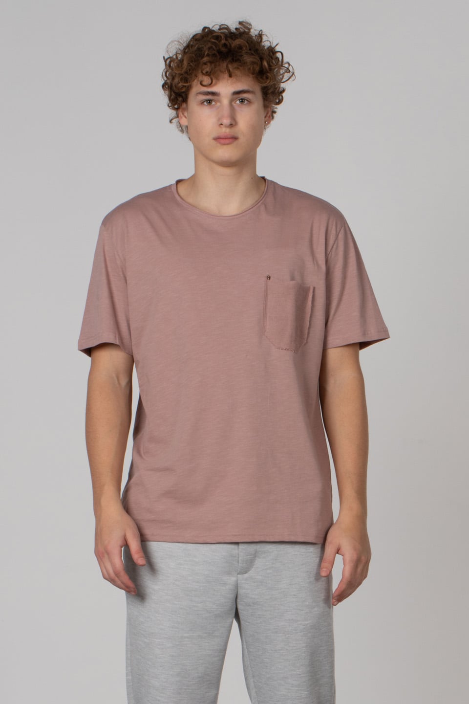 Göğüs cepli relax fit t-shirt-2000 Pudra