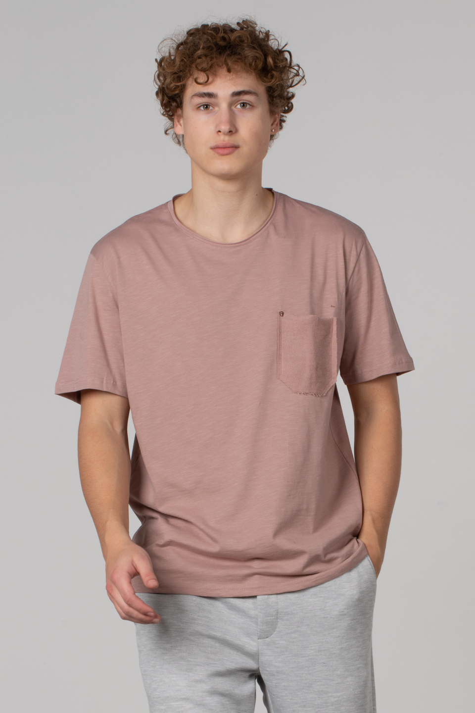 Göğüs cepli relax fit t-shirt-2000 Pudra