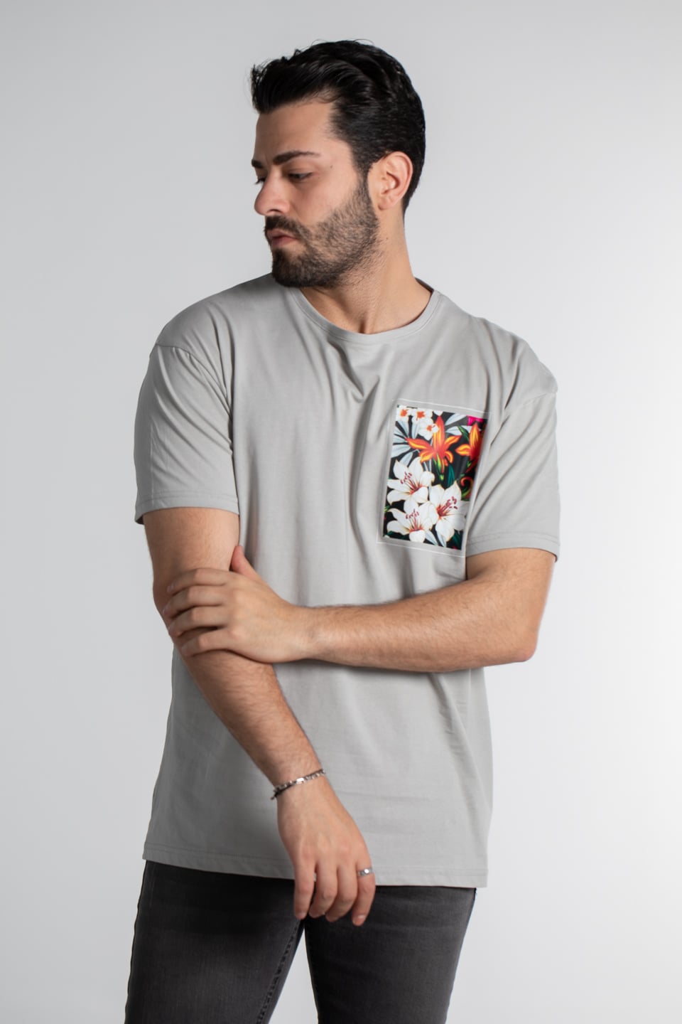 Göğüs çiçek baskılı oversize t-shirt-4460 B.Gri