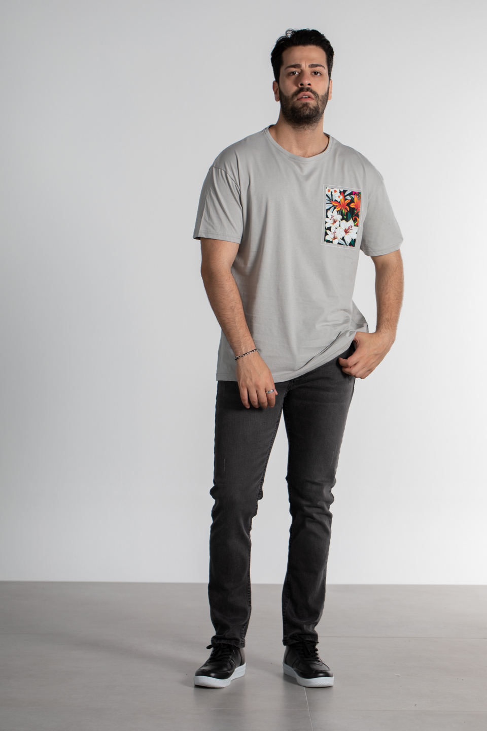 Göğüs çiçek baskılı oversize t-shirt-4460 B.Gri