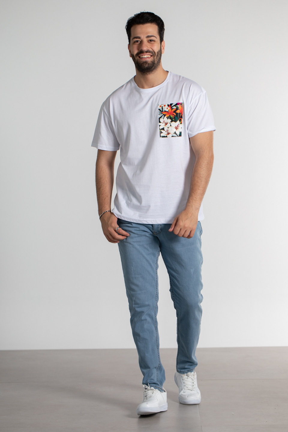 Göğüs çiçek baskılı oversize t-shirt-4460 Beyaz