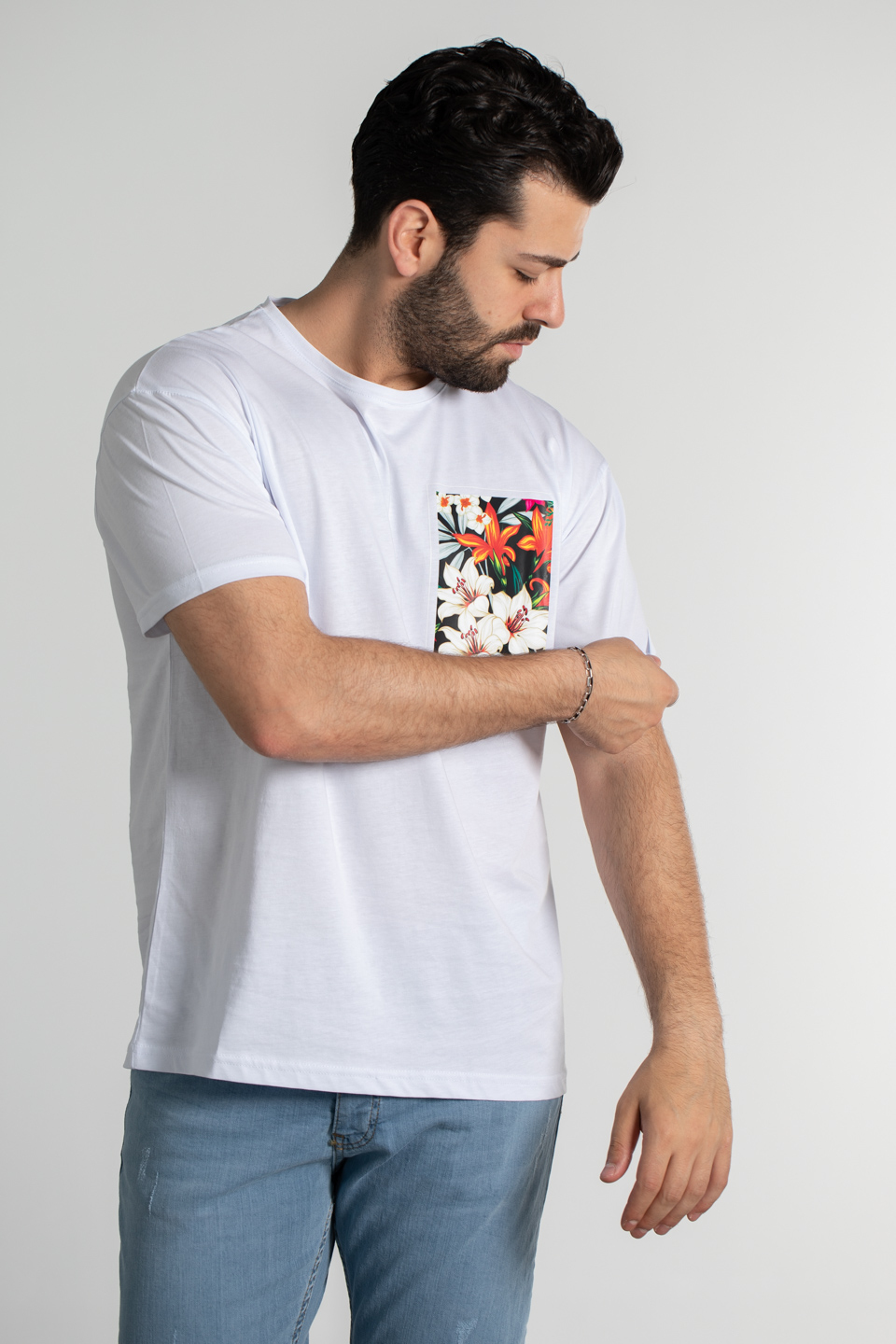 Göğüs çiçek baskılı oversize t-shirt-4460 Beyaz