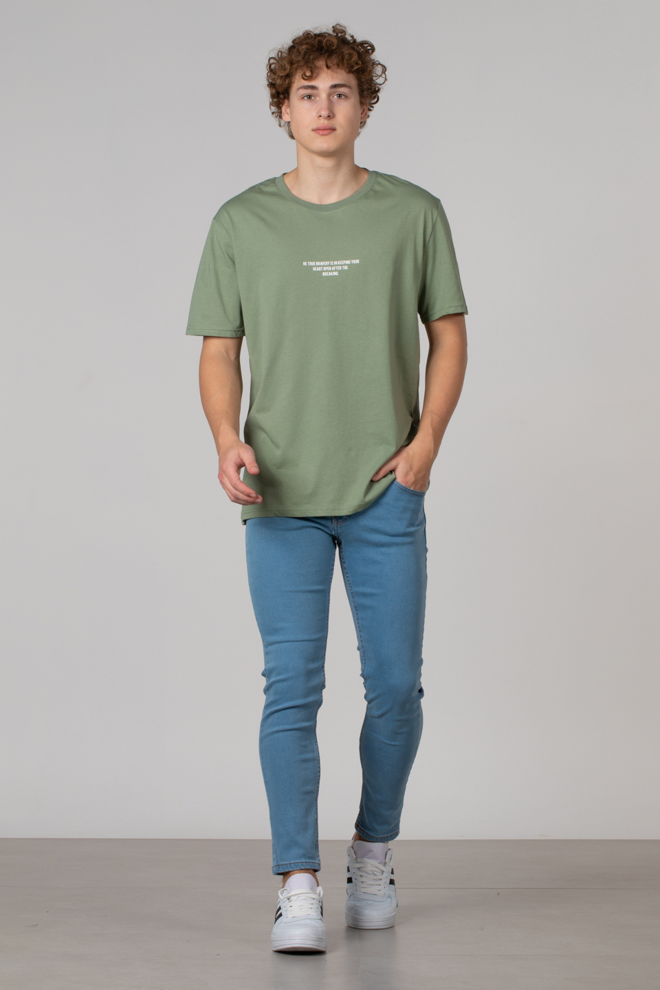 Göğüs yazı baskılı t-shirt-2624 Elma