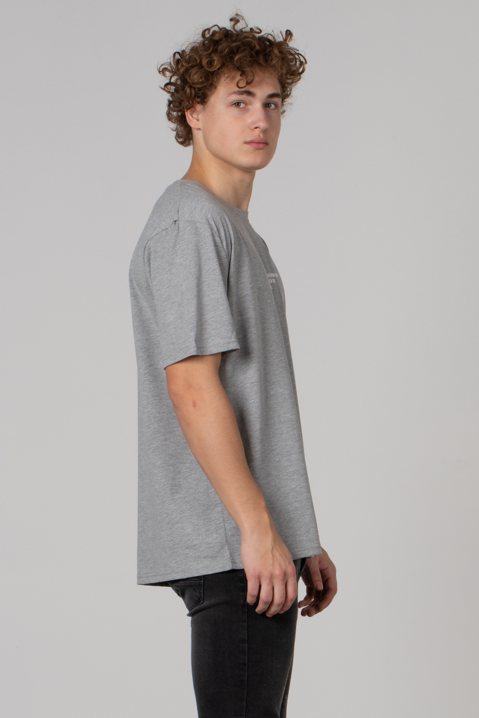 Göğüs yazı baskılı t-shirt-2624 Gri Melanj