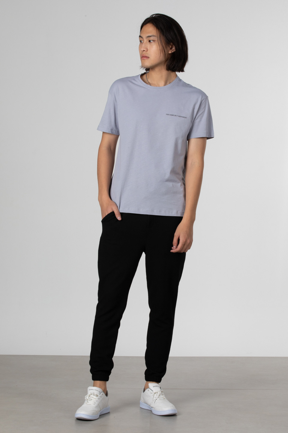 Göğüs yazılı arka baskılı t-shirt-1003 Boyalı Gri