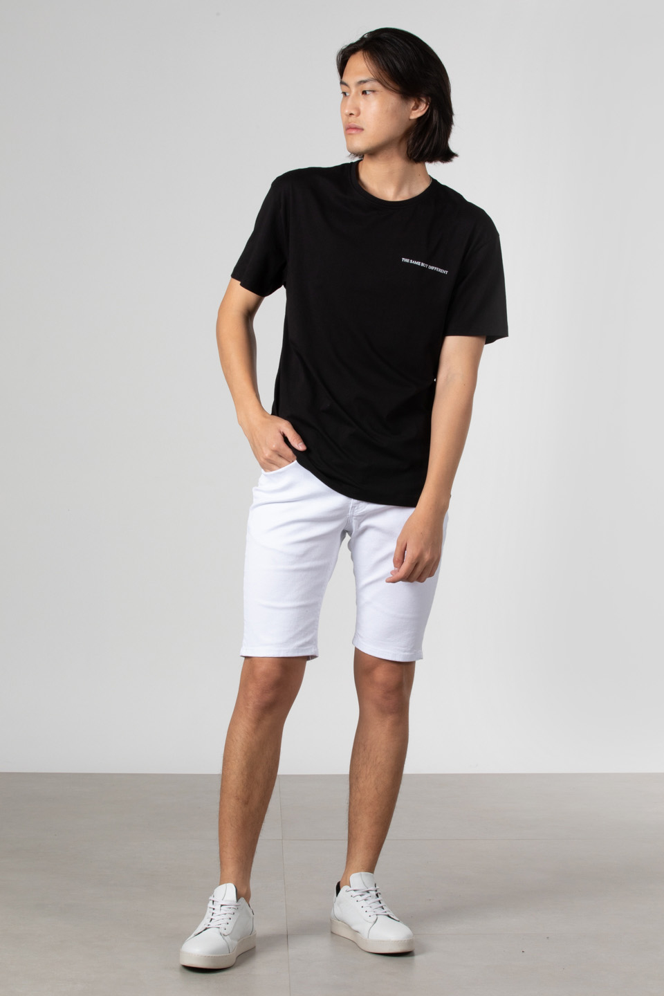 Göğüs yazılı arka baskılı t-shirt-1003 Siyah