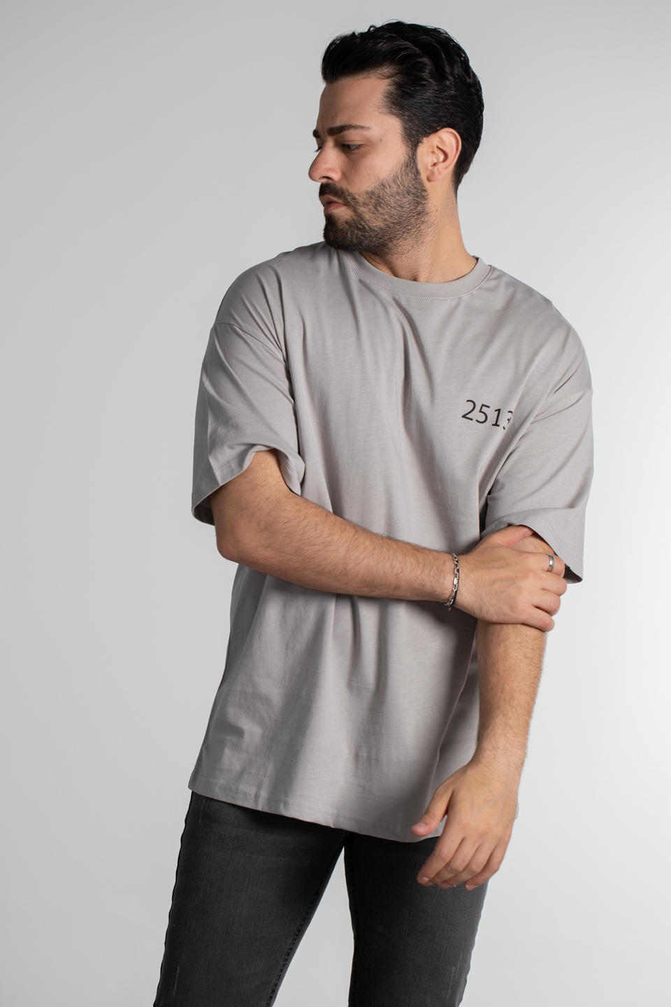 Göğüsü baskılı t-shirt-4001 Gri