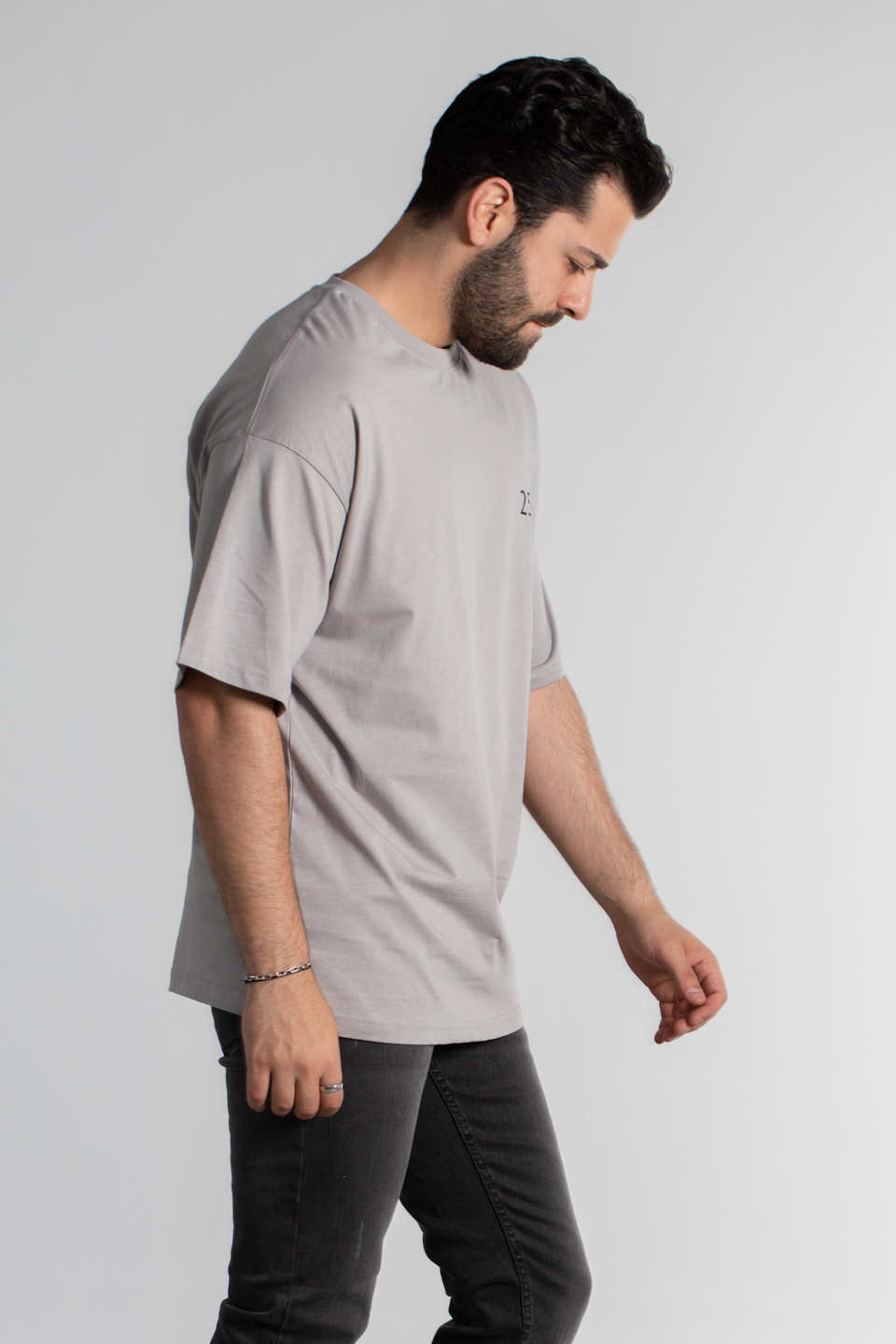 Göğüsü baskılı t-shirt-4001 Gri
