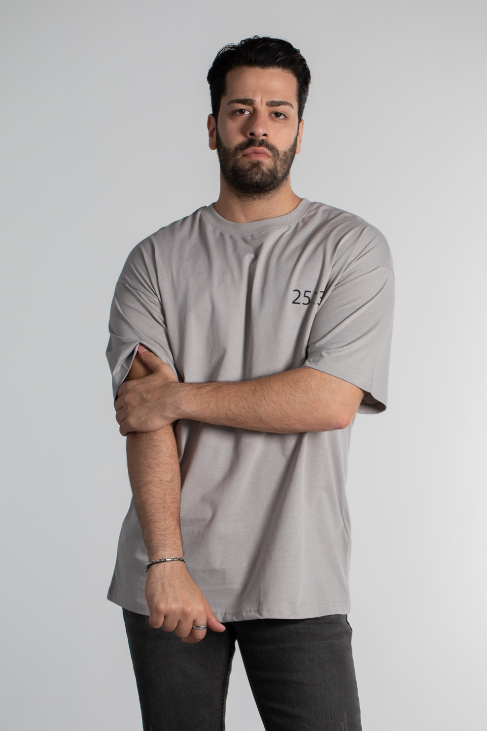 Göğüsü baskılı t-shirt-4001 Gri