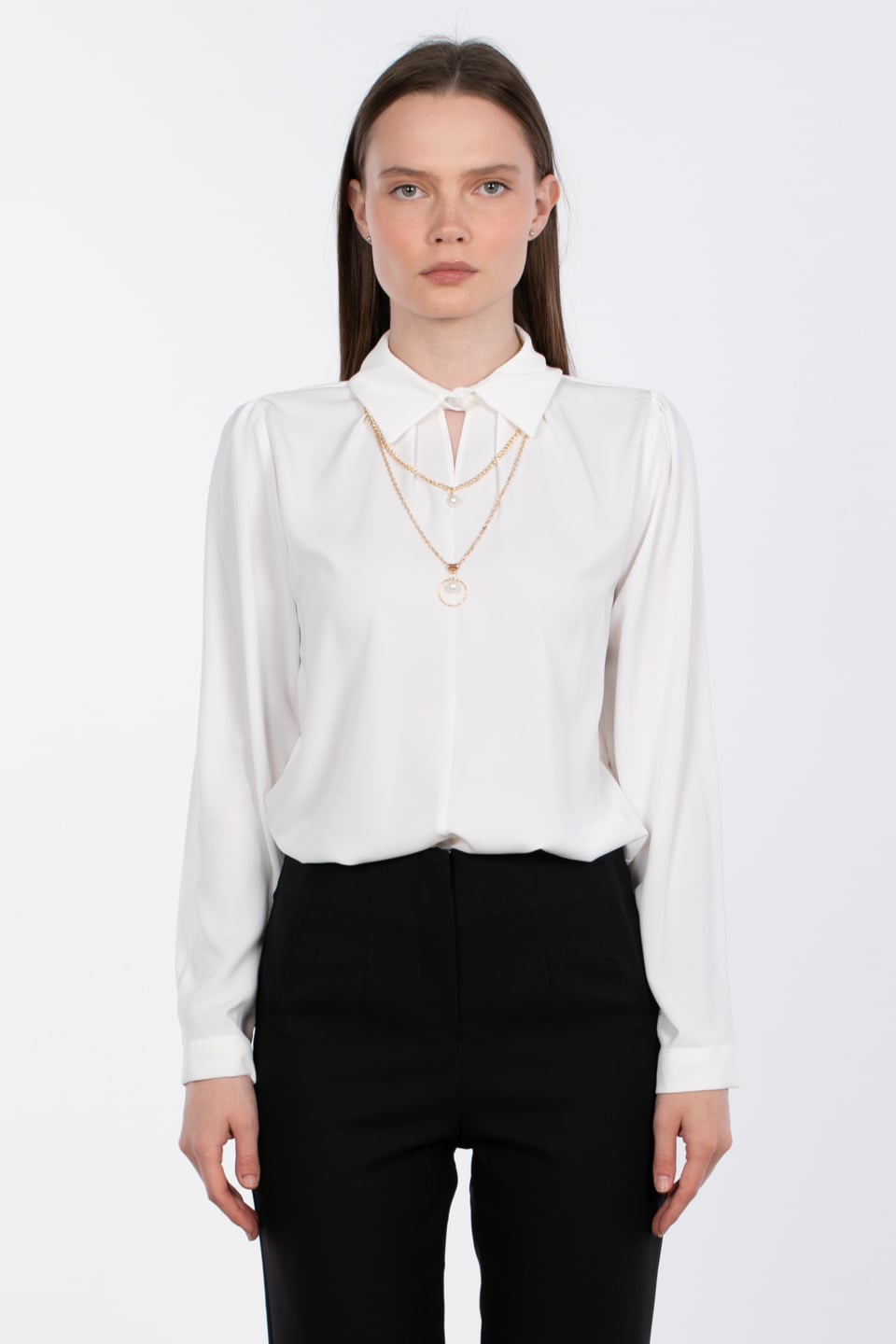 Gömlek yaka kolye detaylı bluz-5079 Ekru