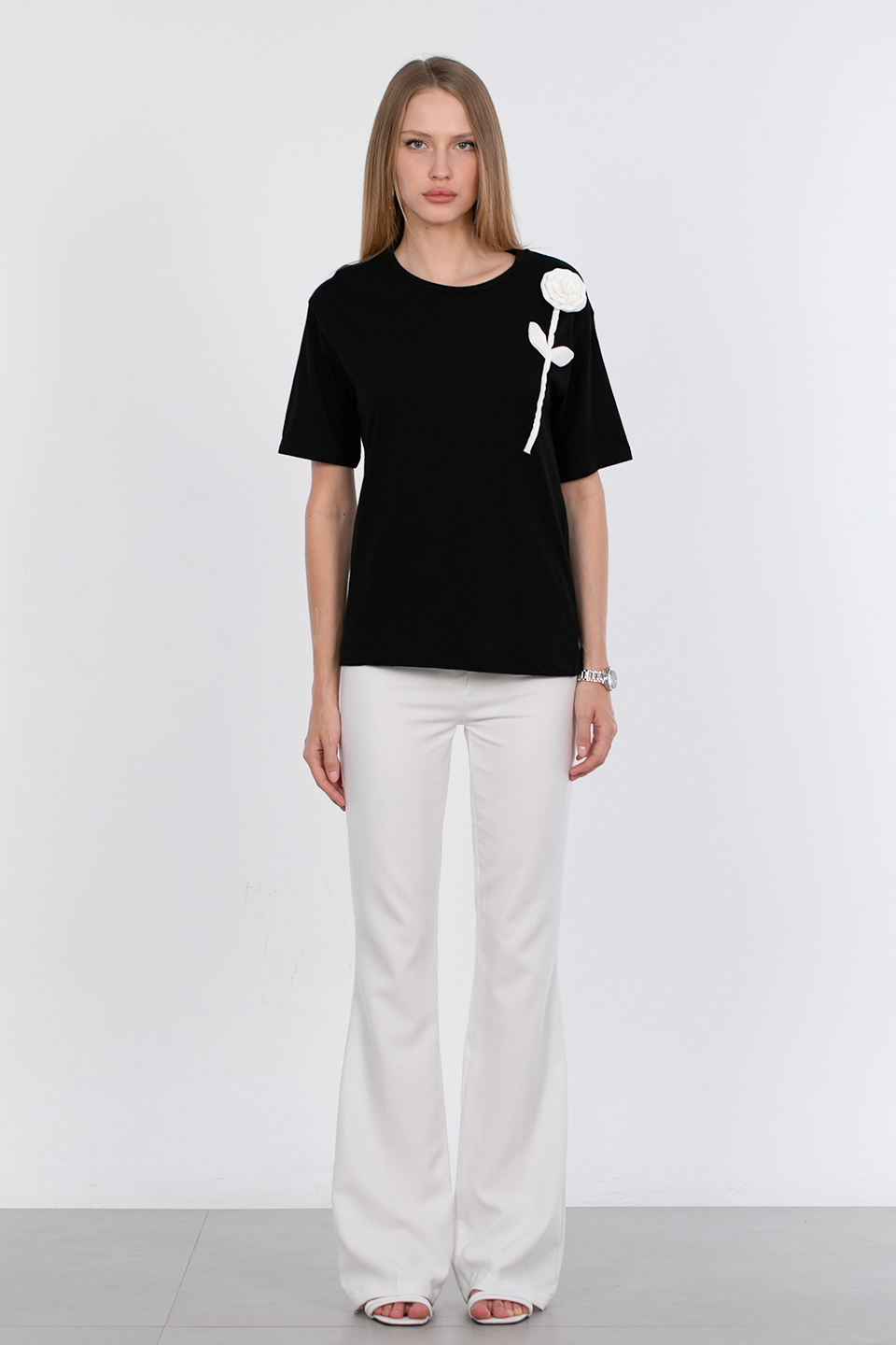 Gül detaylı t-shirt-Y-086 Siyah