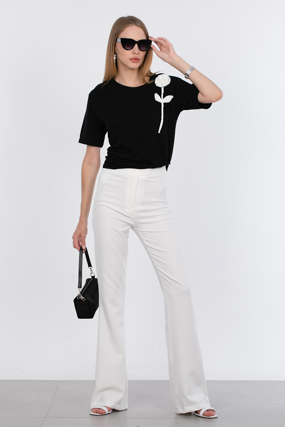 Gül detaylı t-shirt-Y-086 Siyah