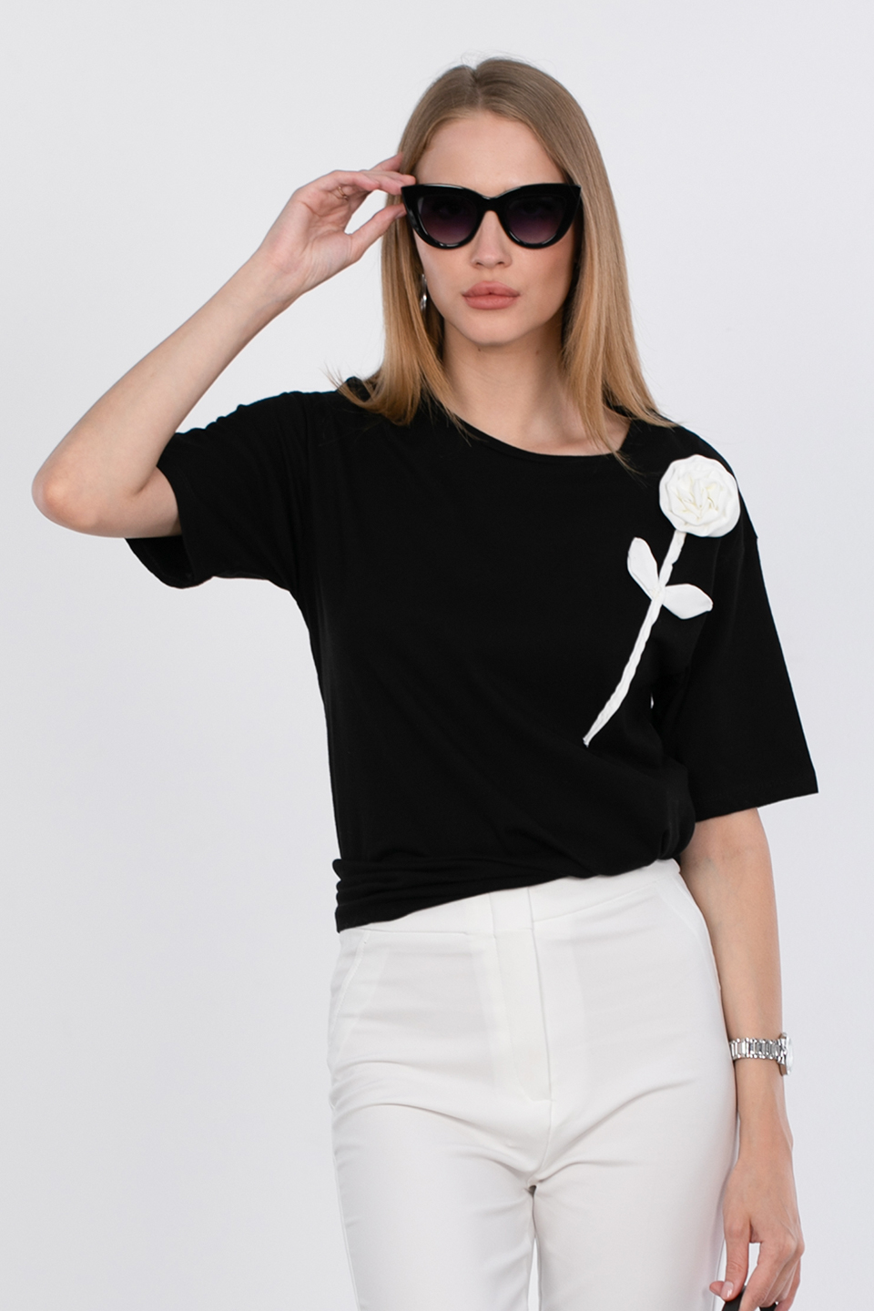 Gül detaylı t-shirt-Y-086 Siyah