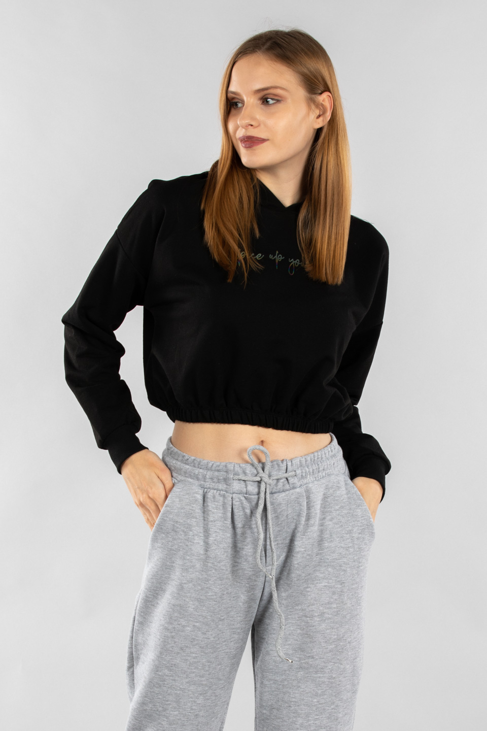 Hologram yazı baskılı crop sweatshırt-9670 Siyah