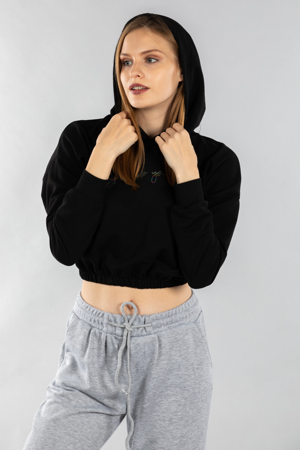 Hologram yazı baskılı crop sweatshırt-9670 Siyah